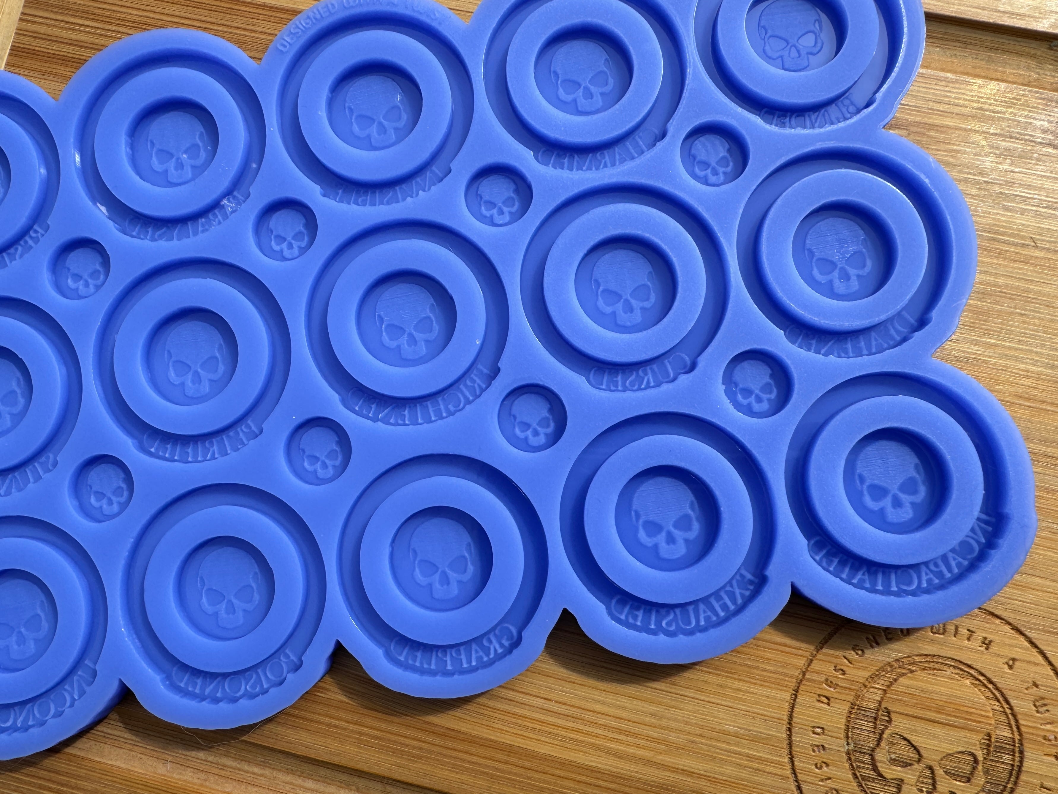 Effect Rings Silicone Mold with Skull Tokens