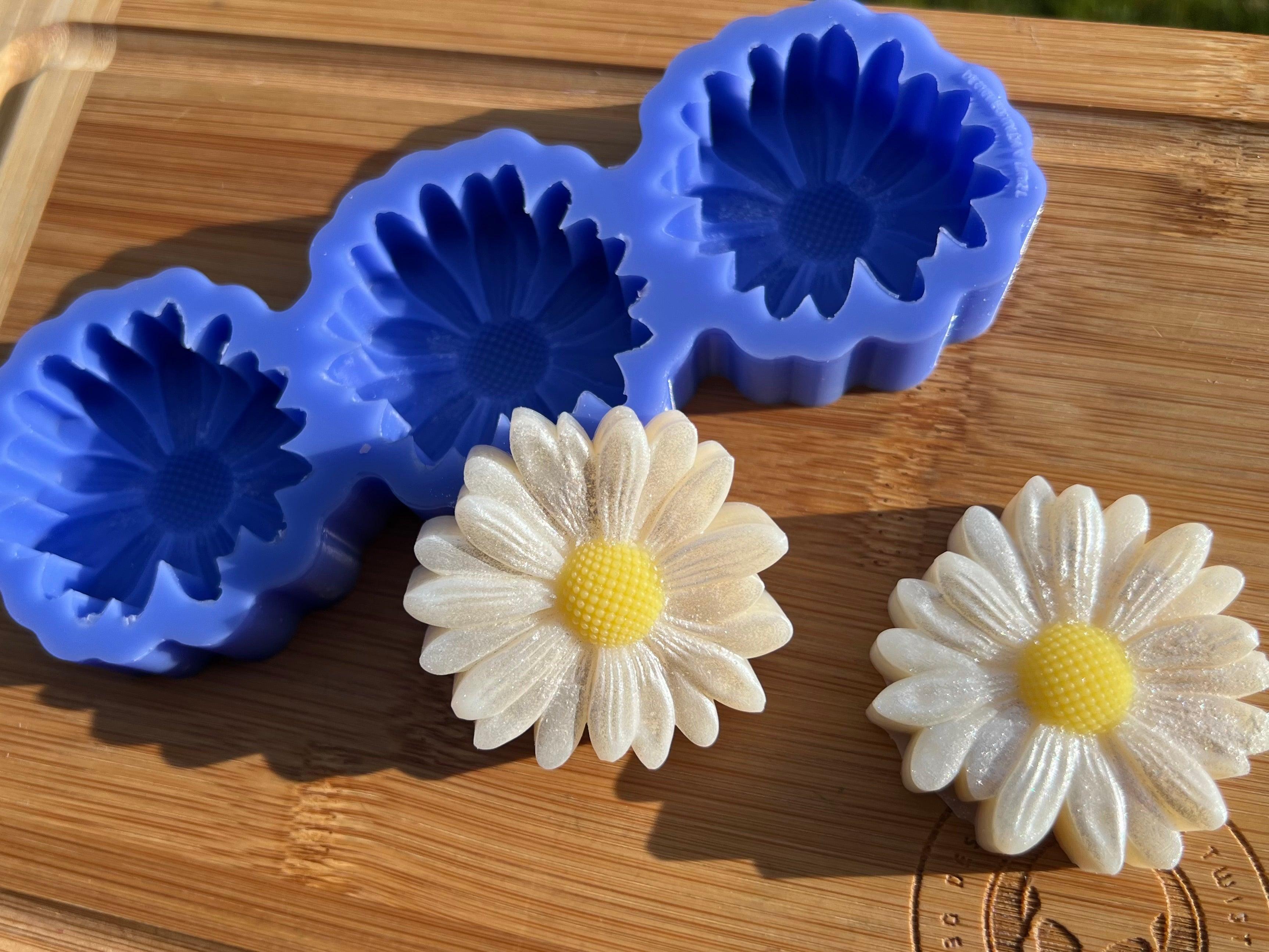 Daisy Silicone Mold - Designed with a Twist - Top quality silicone molds made in the UK.