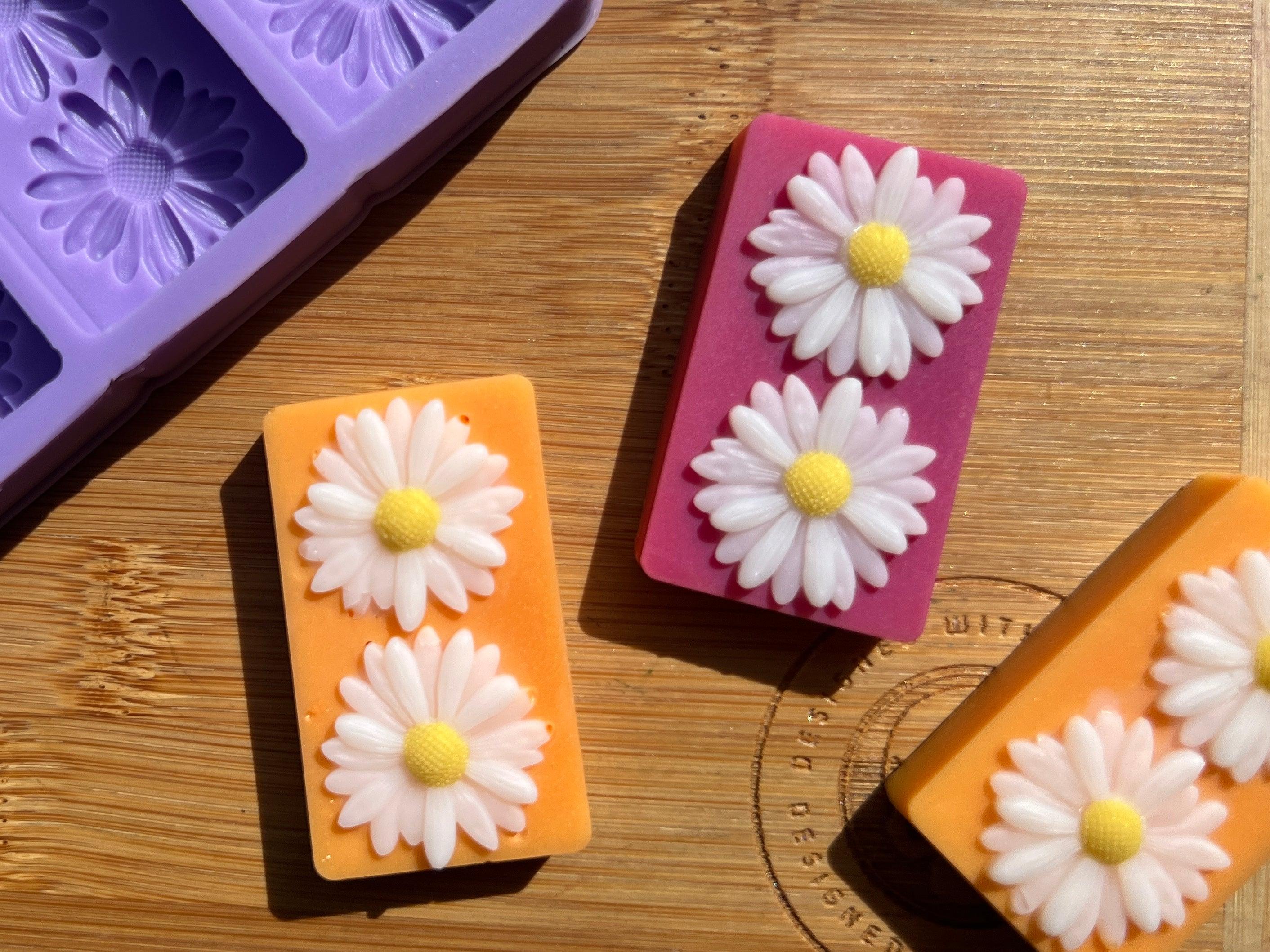 Daisy Silicone Mold - HoBa Edition - Designed with a Twist - Top quality silicone molds made in the UK.